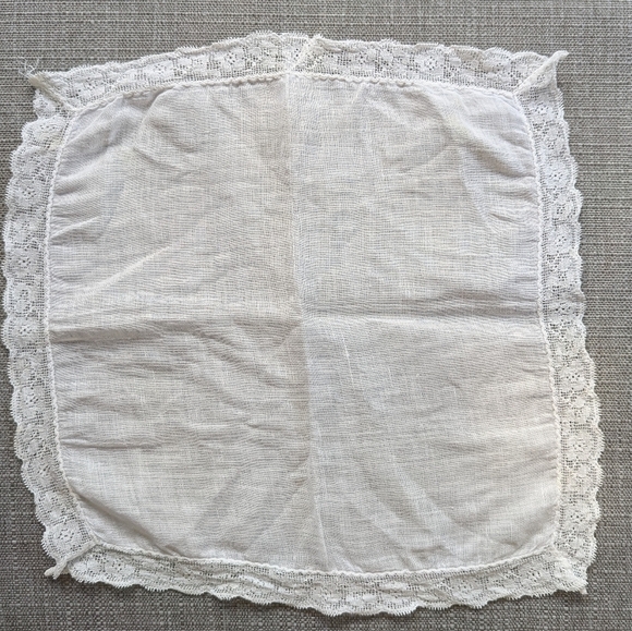Mid Century Modern Accessories - 5 Hankies With Lace Edging